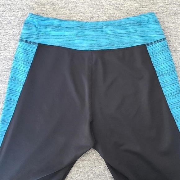 ⭐️3/ $30⭐️ Champion Women's Cropped Activewear Leggings Blue Black Stretch Sz L - Picture 5 of 13